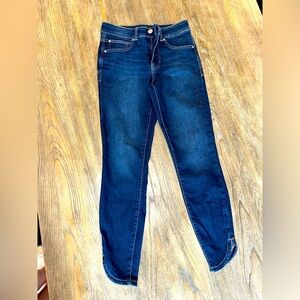 Maurice- Cropped-Tapered Cuff Dark Denim Jeans